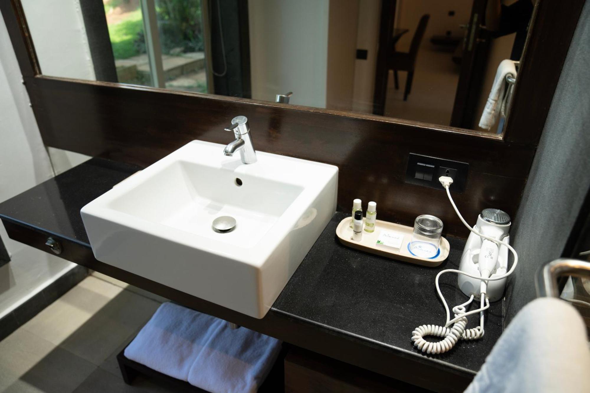 Regenta Beach House Resort, Goa Benaulim Luaran gambar